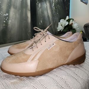 NWT.Mephisto Beige Leather Walking Shoes